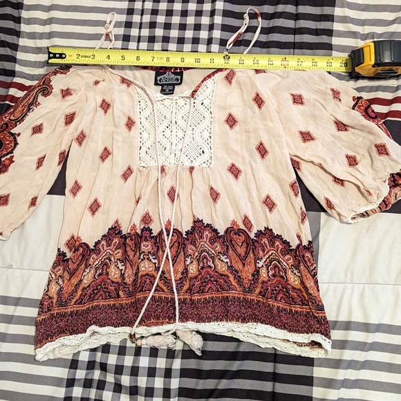 Cold Shoulder Angie Blouse - Picture 6 of 6